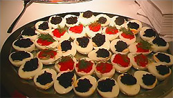 Gefülltes Kaviar-Ei